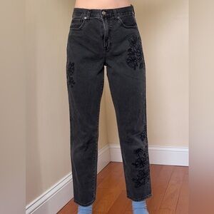American Eagle Black Floral Embroidered Mom Jeans - Size 8